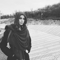 Terlepas dari apa yang menjadi keyakinan pribadimu, jika kita semua percaya pada apa yang baik, kita dapat bekerja sama dan menjadikan dunia ini tempat yang indah dan layak huni saat kita berada di sini, tutur Esma  Foto: Instagram