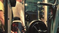 Dikenal sebagai pemilik wajah cantik, siapa sangka olahraganya Yong Hwa adalah deadlift. Beberapa waktu lalu ia pernah memperlihatkan videonya saat mengangkat beban seberat 110-120 kg. (Foto: Instagram/jyheffect0622)