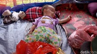 Begini salah satu potret kehidupan anak-anak imigran asal Afghanistan yang terpaksa harus tidur di atas trotoar di kawasan Kalideres, Jakarta, Jumat (23/2/2018).