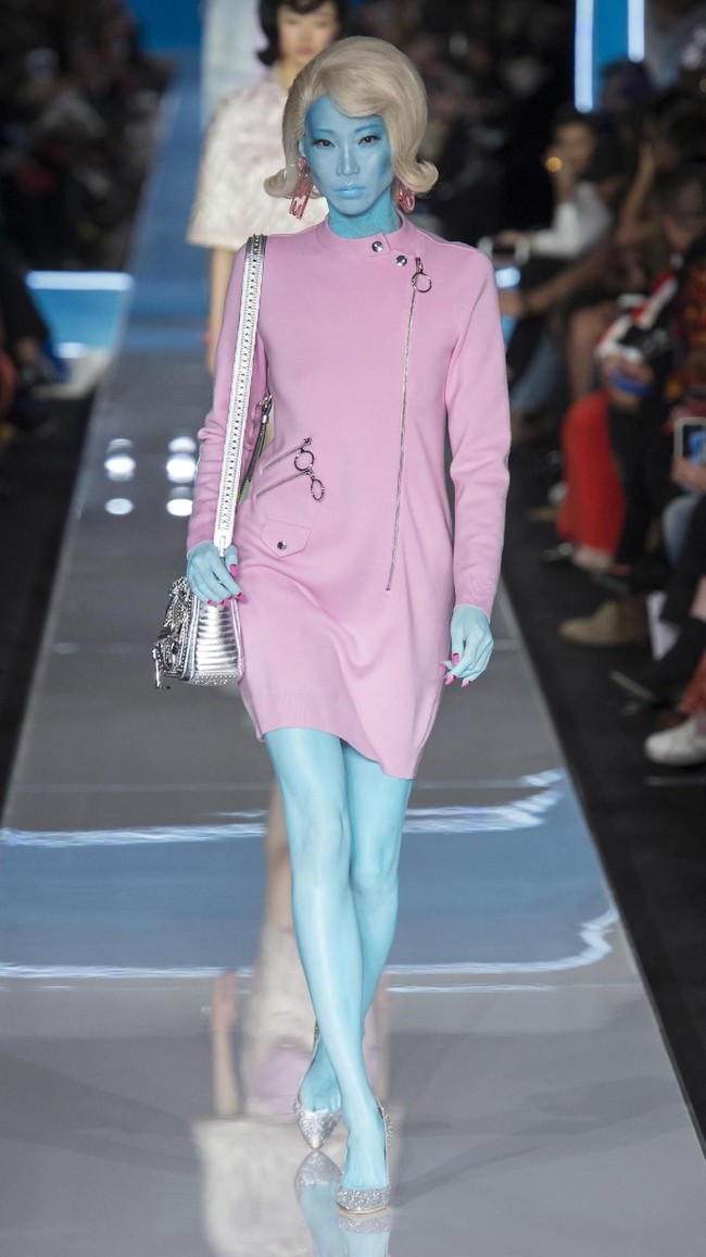 Fashion show Moschino di Milan Fashion Week Fall/Winter 2018, Rabu (21/2/2018). (Foto dok. Vogue).