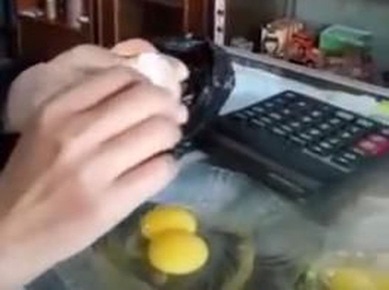 Viral Video Telur Palsu Beredar di Mataram, Ini Faktanya Viral Video Telur Palsu Beredar di Mataram, Ini Faktanya