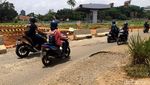 Penampakan Jalan Rusak Dekat Tol Cijago yang Bikin Sebel