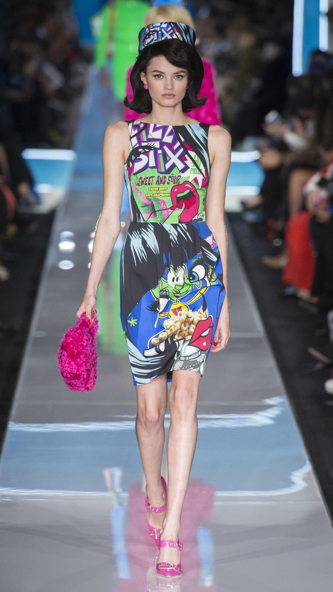 Fashion show Moschino di Milan Fashion Week Fall/Winter 2018, Rabu (21/2/2018). (Foto dok. Vogue).