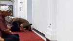 Foto: Novel Baswedan yang Kembali Salat Subuh di Masjid Al Ihsan