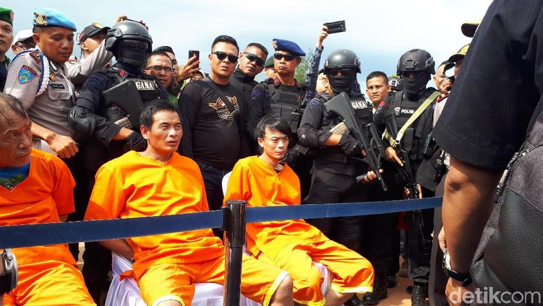 Tersangka 1,6 Ton Sabu Ngamuk di Depan Kapolri dan Sri Mulyani Tersangka 1,6 Ton Sabu Ngamuk di Depan Kapolri dan Sri Mulyani