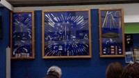 Di Bandara Cleveland, AS ada karya seni unik yang dipajang. Karya seni ini terbuat dari benda-benda berbahaya yang disita dari penumpang (MFEDZ/Bored Panda)