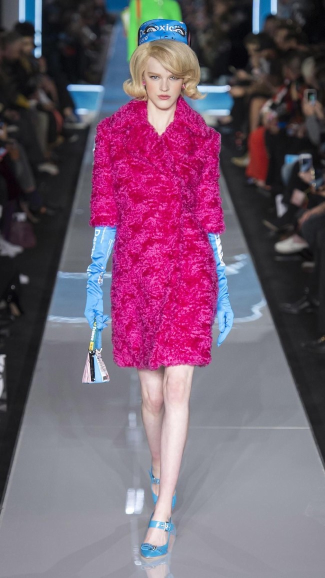 Fashion show Moschino di Milan Fashion Week Fall/Winter 2018, Rabu (21/2/2018). (Foto dok. Vogue).