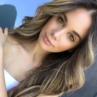 Meski di-bully, Direktur Nasional dari Miss World Australia Deborah Miller, mengatakan kalau Esma pantas menang. Menurutnya Esma merupakan wanita yang memiliki karakter kuat dan pantas mewakili Australia sebagai wajah dari keragaman budaya di Australia. Foto: Instagram