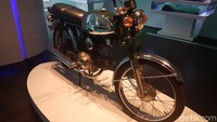 Honda S 90 Z menggendong mesin 4 tak berkapasitas 90 cc. Foto: Rangga Rahardiansyah
