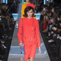 Fashion show Moschino di Milan Fashion Week Fall/Winter 2018, Rabu (21/2/2018). (Foto dok. Vogue).
