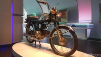 Honda S 90 Z rakitan pertama di Indonesia dipajang di Museum Astra di Gedung Astra International, di Sunter, Jakarta Utara.Foto: Rangga Rahardiansyah