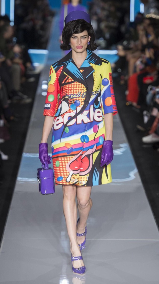 Fashion show Moschino di Milan Fashion Week Fall/Winter 2018, Rabu (21/2/2018). (Foto dok. Vogue).