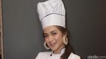 Pintar Masak, Jessica Iskandar Siapkan Makanan untuk Anak Yatim