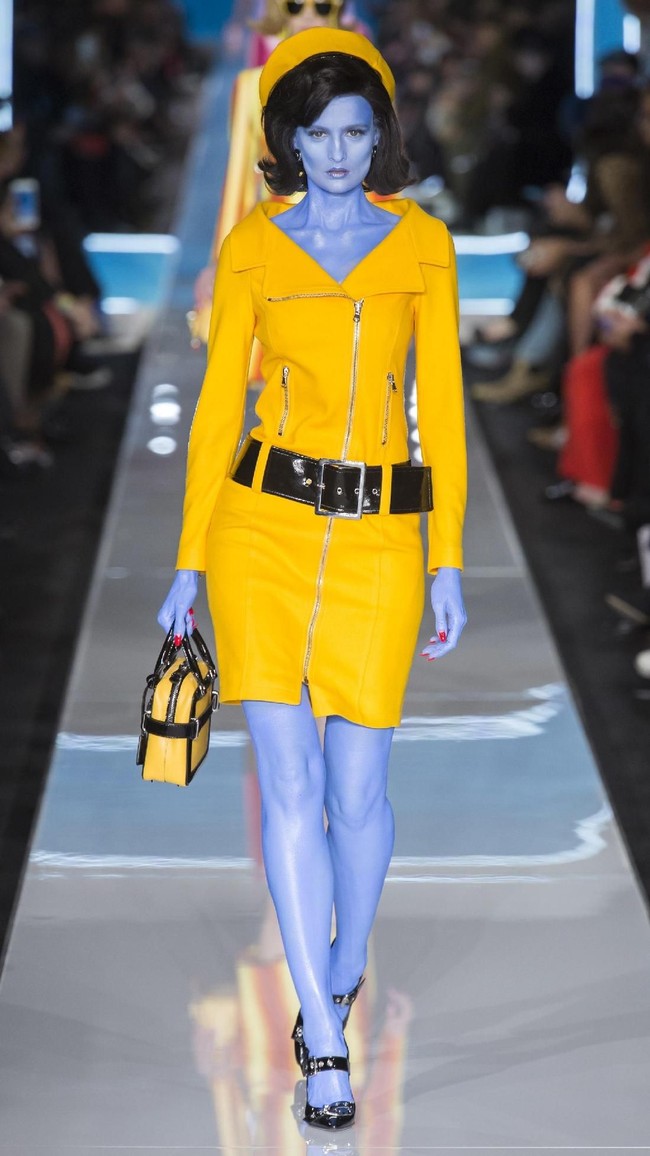 Fashion show Moschino di Milan Fashion Week Fall/Winter 2018, Rabu (21/2/2018). (Foto dok. Vogue).