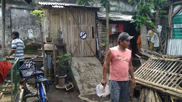 Gudang untuk menyimpan kandang ular sanca