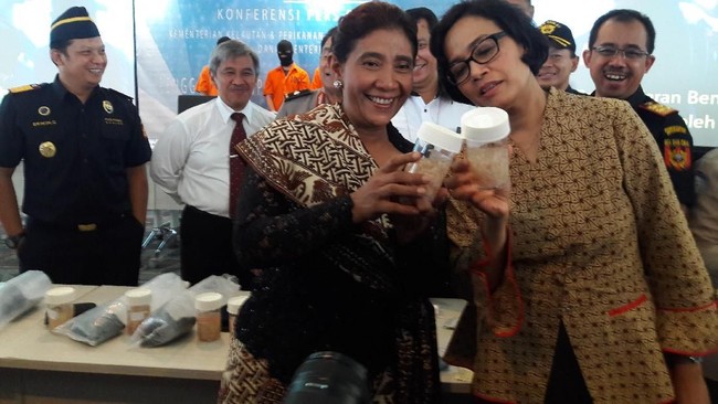 Susi-Sri Mulyani Kesal Disuguhi Botol Plastik, Bagaimana Menteri Lain?