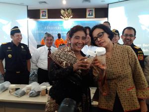 Susi-Sri Mulyani Kesal Disuguhi Botol Plastik, Bagaimana Menteri Lain?