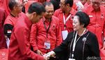 Momen Gandengan Tangan Megawati Antar Jokowi ke Pilpres 2019