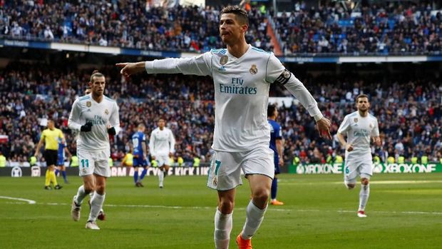 Cristiano Ronaldo menyumbang dua gol ke gawang Deportivo Alaves. (