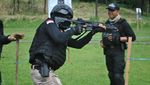 Foto: Begini Nih Latihan Tim Pemburu Preman Polres Jakbar