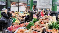 Borough market adalah pasar tradisional terbesar dan tertua di London. Lokasinya di 8 Southwark, dekat dengan Jembatan London atau London Bridge.