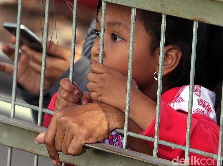 Dukungan untuk Timnas dari Balik Pagar Besi