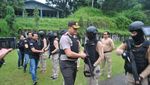 Foto: Begini Nih Latihan Tim Pemburu Preman Polres Jakbar