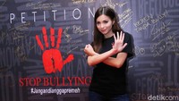Presenter olahraga itu pun terjun langsung dengan membuat petisi stop bullying. Foto: Hanif/detikHOT