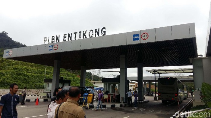 Pos Lintas Batas Negara (PLBN) Entikong berdekatan dengan Custom Immigration and Quarantine (CIQ) Tebedu, milik Malaysia. Yuk kita lihat keduanya.