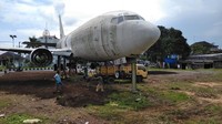 Dua pesawat Boeing 737 ini bukan ada di Bandara Ngurah Rai. Pesawat ini justru ada di dekat jalan di Bali, tapi tersembunyi (David Saut/detikTravel)