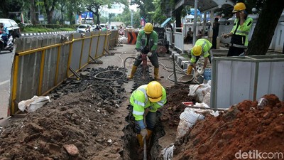 Perbaikan Trotoar di Jalan Gerbang Pemuda