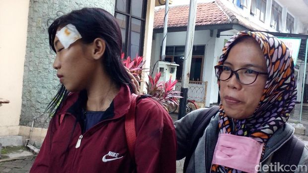 Kaca Bus Mira Dilempar Batu Pria Tak Dikenal, 2 Penumpang Luka