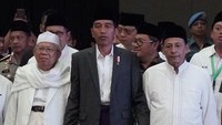 Jokowi didampingi Ketum MUI KH Maruf Amin dan Maulana Al-Habib Muhammad Luthfi bin Ali bin Yahya. Jokowi juga terlihat menggandeng tangan Habib Luthfi danKH Maruf Amin. Foto: Biro Pers Setpres