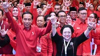 Ketua Umum PDIP Megawati mengumumkan nama Jokowi sebagai capres yang diusung partainya pada Pilpres 2019 mendatang. Pengumuman itu disambut meriah oleh para kader PDIP. (Foto: Laily Rachev/Biro Pers Setpres)