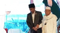 Sebelum ini, Jokowi juga memegang erat tangan Maruf saat datang ke Festival Sholawat Nusantara Piala Presiden. Foto: dok. Biro Pers Setpres