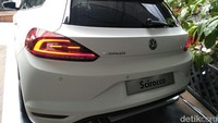 Iya itu Scirocco baru yang akan kita kenalkan nanti, di Indonesia International Motor Show 2018 April besok. Ya, itu teasernya. Kurang lebih seperti itu perubahannya, ucap Chief Operation Officer PT Garuda Mataram Motor, Jonas Chendana, di kawasan BSD, Tangerang, Sabtu (24/2/2018). Foto: Ruly Kurniawan