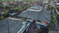 Pasar Sukawati dan terbukti murah-murah. Ada banyak suvenir di sana dibanding dengan toko oleh-oleh terkenal lainnya di Bali (Muhammad Zaky Fauzi Azhar/detikTravel)