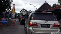 Tepatnya dari Pos Perbatasan Tebedu, Serawak. Hampir tidak ada jalan berlubang yang ditemukan di jalan perbatasan Malaysia.