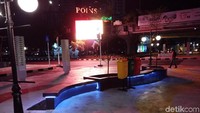 Di atas Underpass Kartini juga dilengkapi taman yang cantik dengan lampu-lampu yang indah.