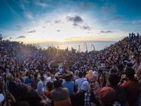 Lautan turis di Uluwatu saat menonton Tari Kecak (novanirza/d'Traveler)