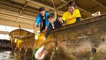 Lihat Nih Keseruan Mancing Sebelum Mulai Makan di Restoran Ini