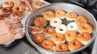 Mumpung Libur, Yuk BIkin Donat Kentang Empuk dengan Taburan Gula!