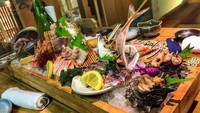 Setelah ditangkap, ikan nantinya akan diolah oleh chef. Pilihannya ada dipanggang, rebus, sushi hingga digoreng. Dan ini salah satu sajian sashimi yang bisa dipilih. Foto: Istimewa