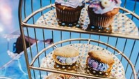 Duh, dessert bertema mermaid ini lucu-lucu! Ada cupcake, waffle, dan cookie bentuk kerang. Anak-anak pasti suka jika diajak kesini. Foto: Istimewa