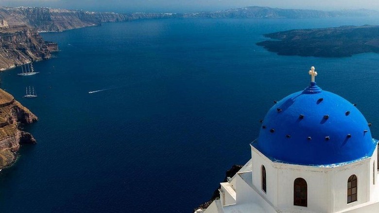 Santorini, Pulau Fantasi Khas Yunani yang Sembunyikan Rahasia Kelam Santorini, Pulau Fantasi Khas Yunani yang Sembunyikan Rahasia Kelam