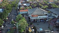 Tips selanjutnya di Pasar Sukawati, belilah barang secara borongan di satu toko karena teman-teman akan diberi harga yang jauh lebih murah dibandingkan membeli satu barang saja (Muhammad Zaky Fauzi Azhar/detikTravel)