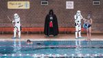 Begini Jadinya Kalau Darth Vader Lagi Krisis Finansial
