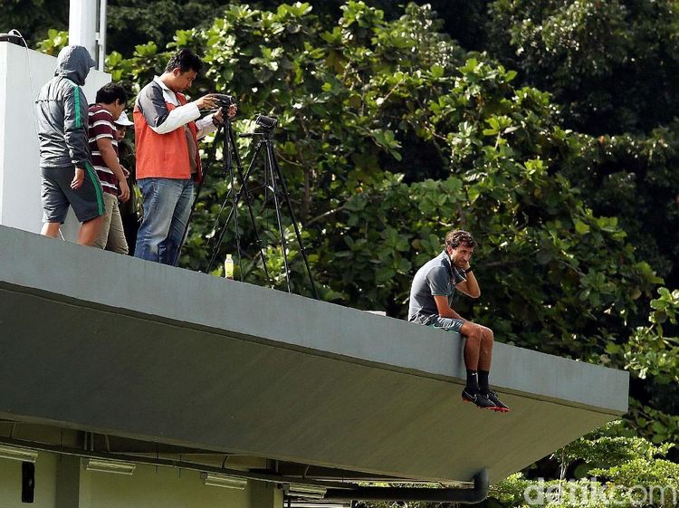 Foto: Gaya Luis Milla Saat Melatih Timnas