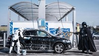 Pekerjaan yang cukup mudah tidak membutuhkan modal besar, yaitu jasa cuci mobil. Istimewa/Berodpanda
