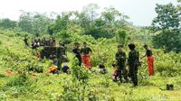 Aksi Prajurit TNI dan Pramugari Kepresidenan Survival Santap Cobra